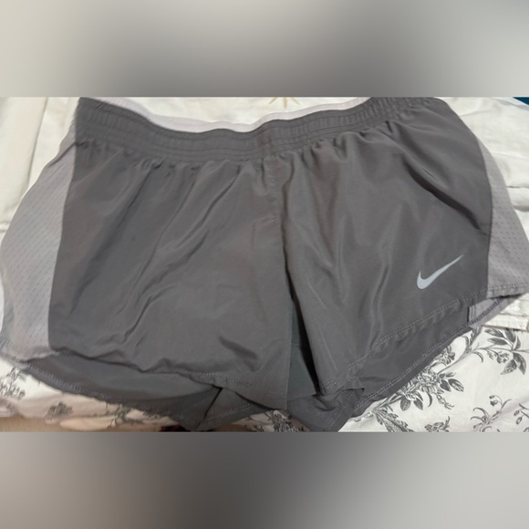 Nike DRI-FIT Grey Shorts / medium - Picture 2 of 4